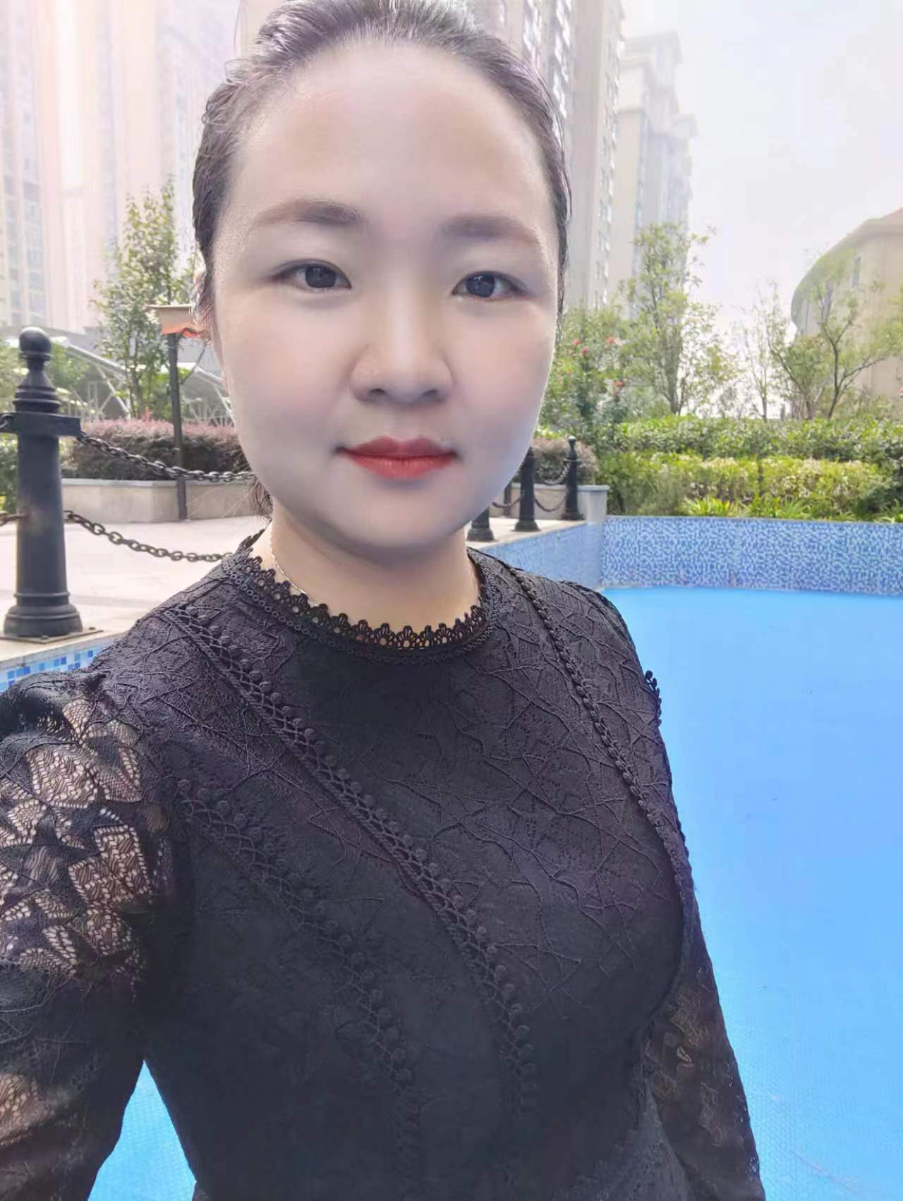 黄燕.jpg